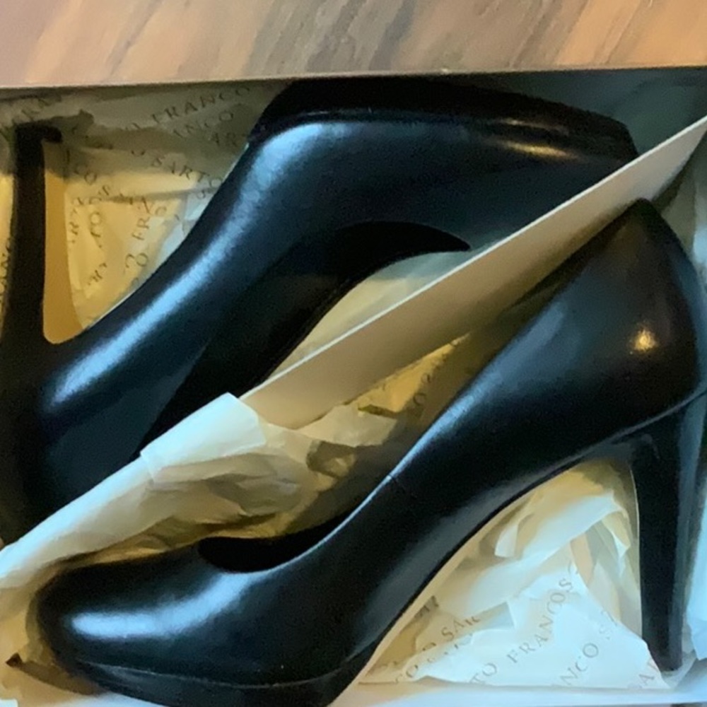 Franco Sarto black round toe pumps